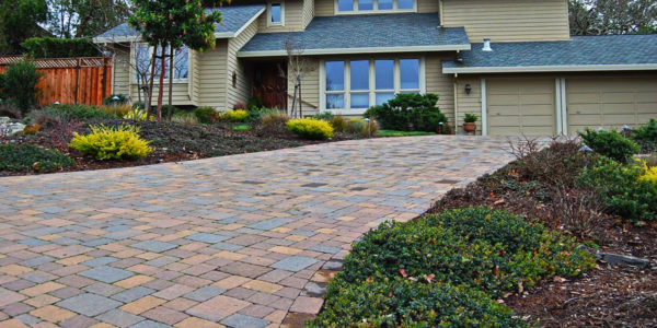 Stone paver driveway by Legacy Paver Group