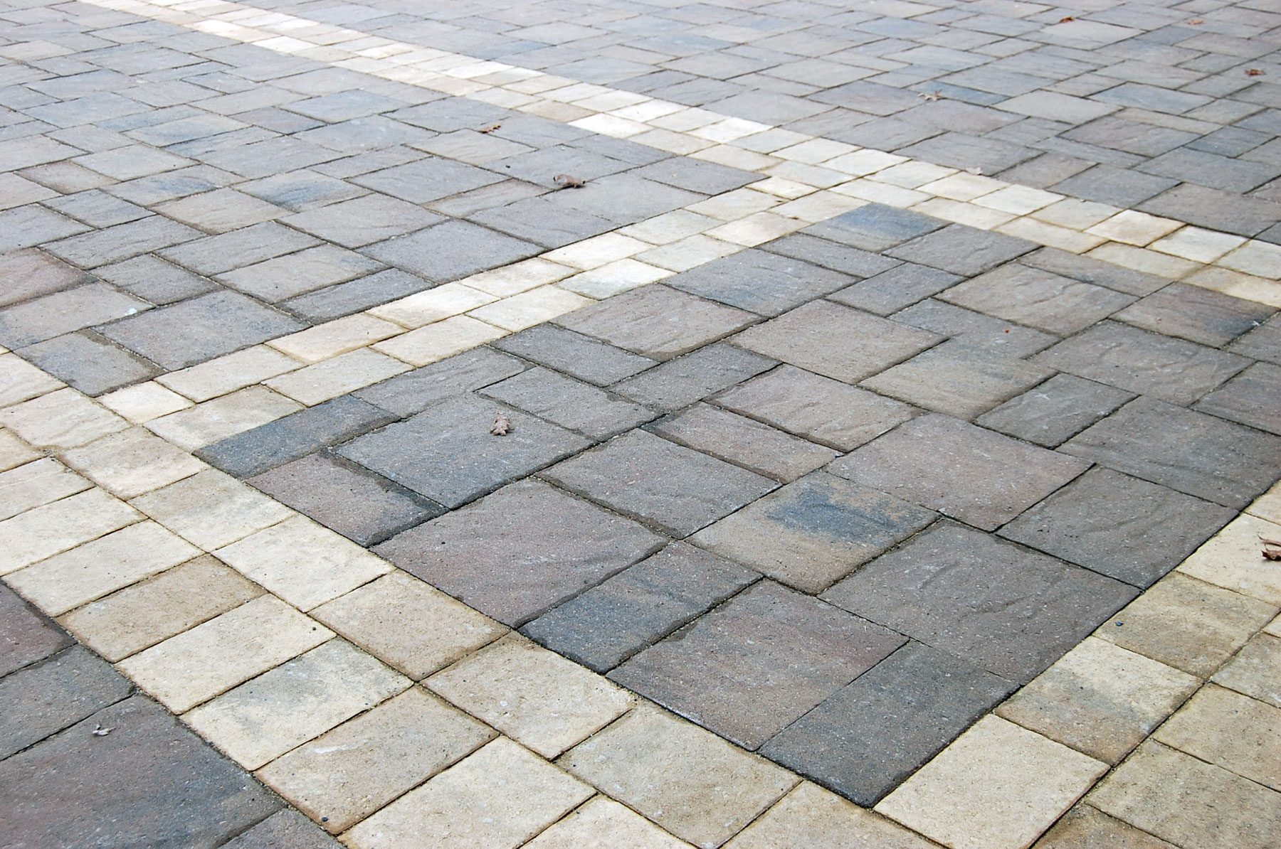 A stone paver inlay by Legacy Pavers in Santa Rosa, CA