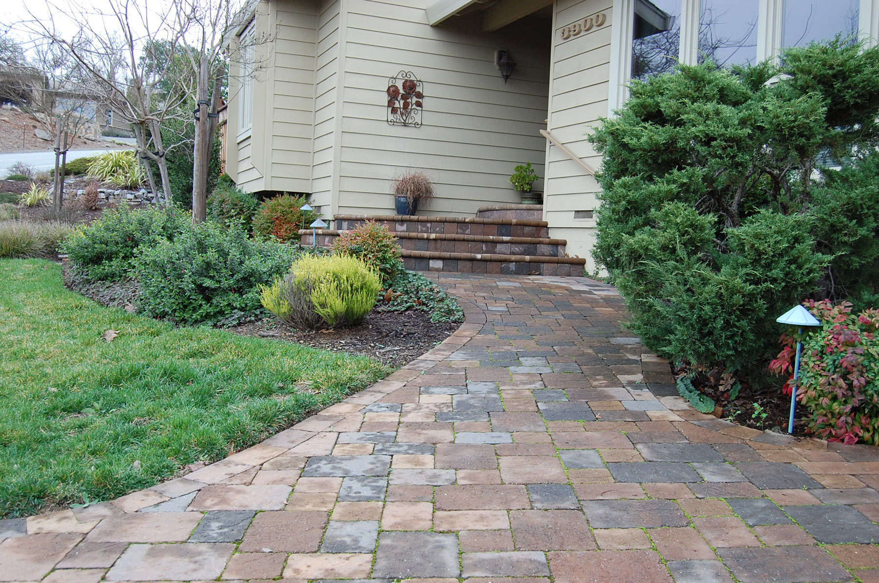 Stone paver walkway by Legacy Pavers